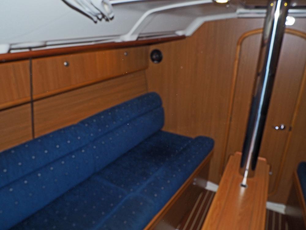 Saloon, Accommodation